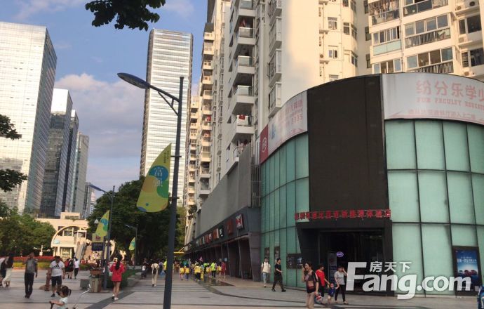 海岸城步行街 中医牙科早教培训展厅等